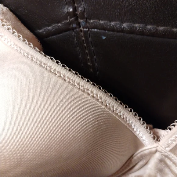 Wacoal Cream Bra.  34C - Picture 3 of 9